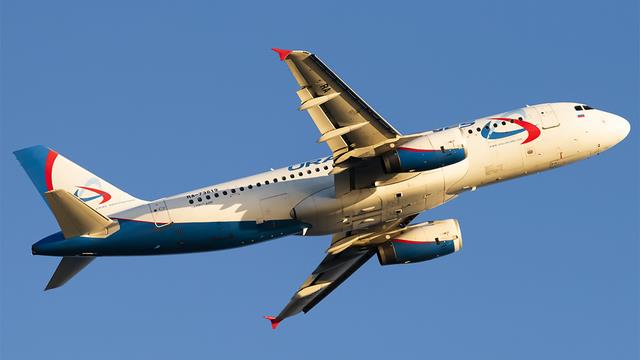 RA-73819:Airbus A320-200:Уральские авиалинии